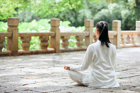 瑜伽女性背影高清图片