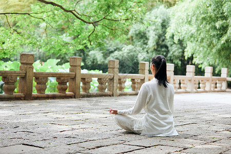 背影坐瑜伽女性背影背景