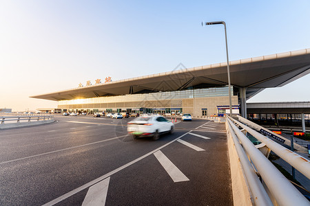 旅客运输清晨中的太原高铁南站东广场背景