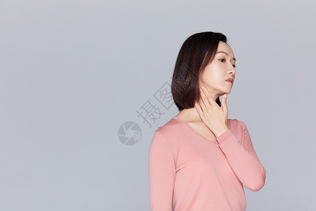 女性身体不适按摩脖子图片