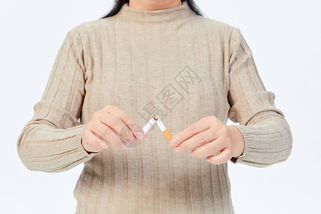 施工标牌中年女性禁烟行动背景