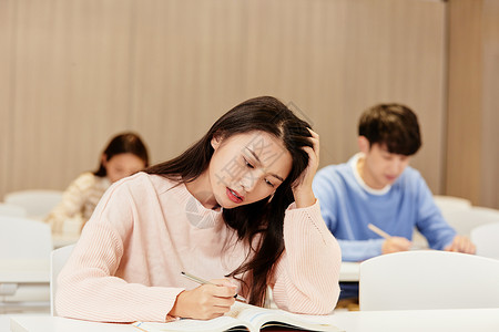 遇到难题的女孩考研学子考试遇到难题背景