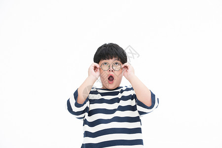 科技风对话框拿着眼镜表情惊讶的男孩胖子背景
