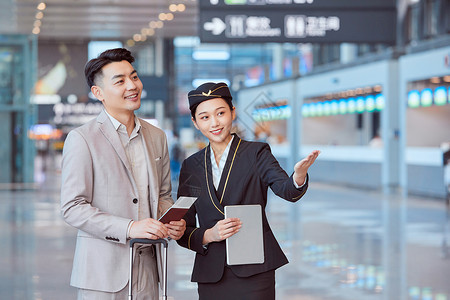 商务迎宾机场大厅男性乘客向空姐问路背景