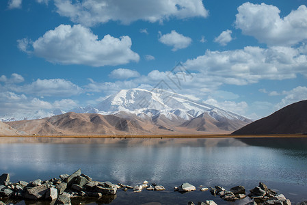 新疆景色喀拉库勒湖风光背景