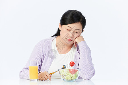 挑食偏食讨厌吃蔬菜水果的中年女性背景