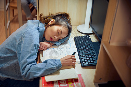 女学生考研复习疲惫图片