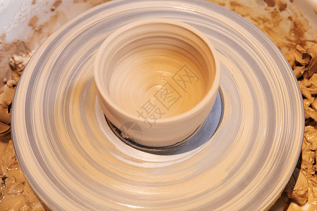 手工拉坯陶艺拉坯机上的陶艺制品背景