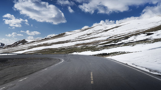 新疆西北雪山道路图片