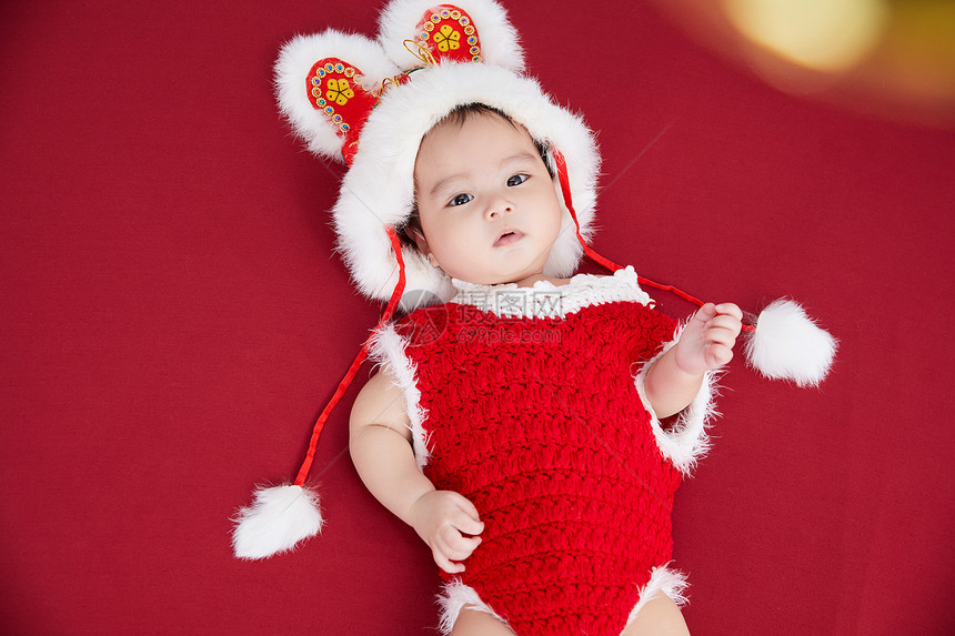 新年装扮的可爱婴儿图片