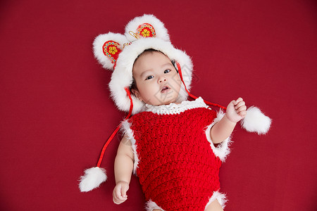 新年装扮的可爱婴儿红色高清图片素材