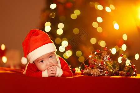 儿童服装模特圣诞节穿圣诞服的可爱婴儿背景