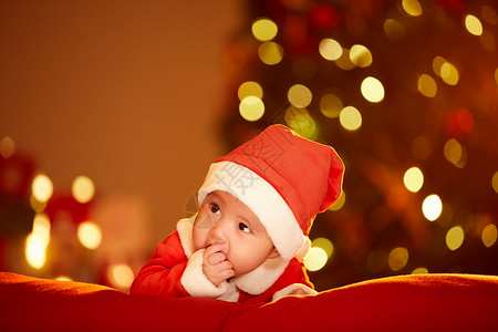 圣诞节穿圣诞服的可爱婴儿背景图片