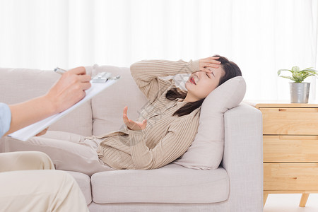 心理健康咨询躺在沙发上的患者背景
