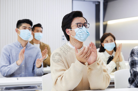 上课培训的课堂认真听课的学生图片