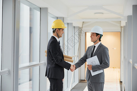装修客户建筑工程师与客户握手洽谈背景