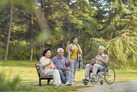 老年人公园相伴唱歌退休生活高清图片素材