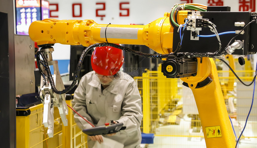 工业现场之工业机器人操作图片