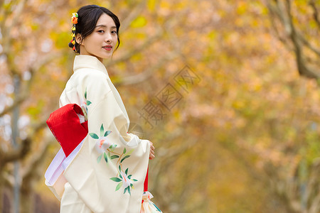 日本民族服饰秋季户外和服女孩写真背景