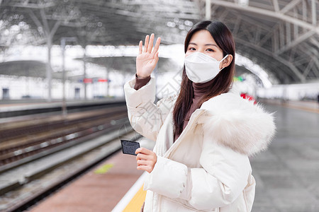 拿着动车票挥手告别的女性背景