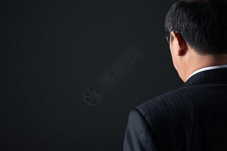 黑色模特中年商务男性的背影背景