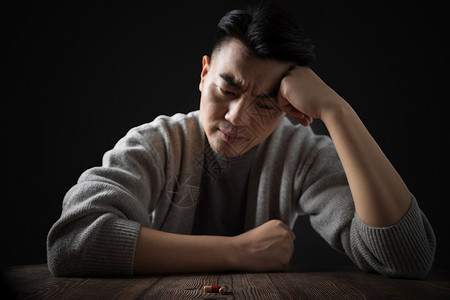 抑郁的男人失落的人高清图片