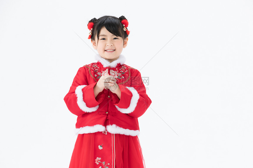 身着喜庆红色古装的小女孩抱拳行礼图片