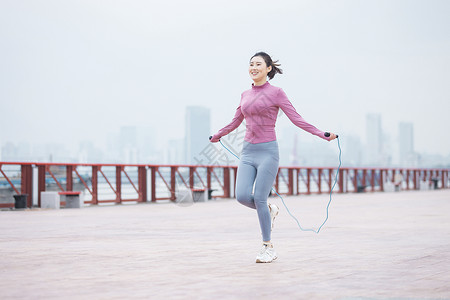 健身运动的人运动的人跳绳的女性背景