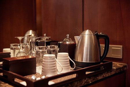 防护人员客房服务清洁茶具的保洁服务人员背景