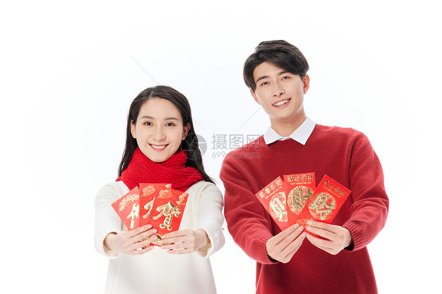 青年夫妻春节拜年发红包图片