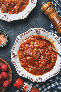 老少皆宜酸酸甜甜牛肉烩饭高清图片