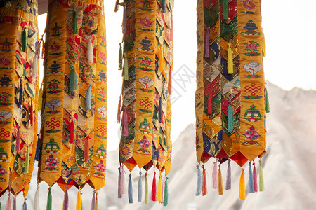 藏族佛教五彩筒高清图片