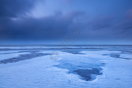 多云雪天大连夏家河海岸风光背景