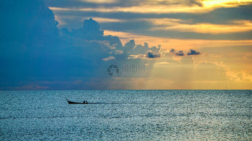 泰国皮皮岛出海观日落图片