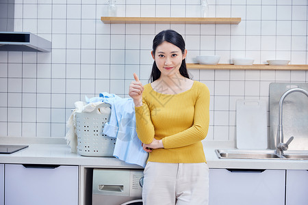 洗涤标志家庭妇女居家清洗衣服背景