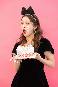 甜心女孩吃蛋糕背景图片