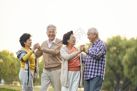 春天老年人开心跳交谊舞背景图片