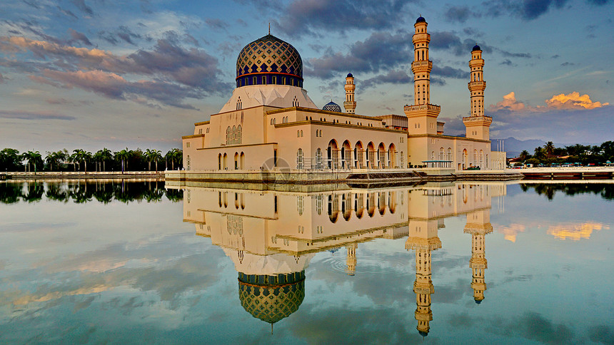 马来西亚沙巴亚庇水上清真寺图片