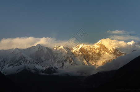 西藏南迦巴瓦峰日落金山背景