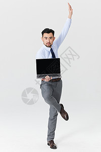 做搞怪动作展示电脑的职场人士图片