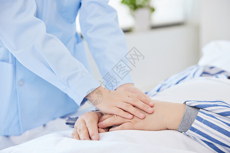 护士资格护士贴心安抚病人手部特写背景