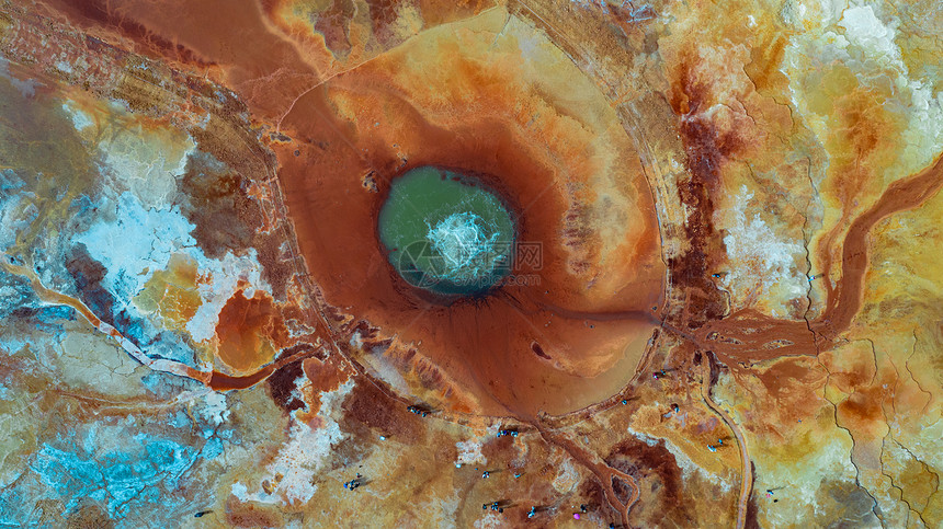 青海茫崖艾肯泉“恶魔之眼”自然壮观奇景图片