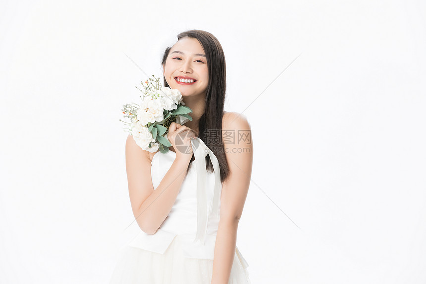 漂亮美女新娘拿手捧花图片