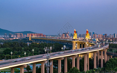 南京交通南京长江大桥车流夜景背景