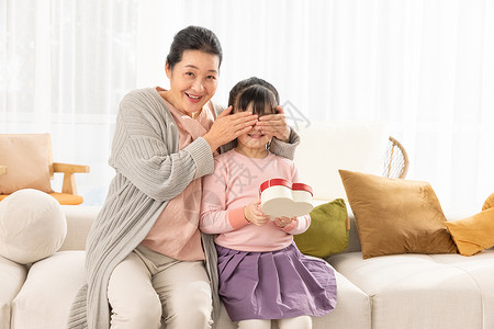 奶奶儿童节送孙女礼物图片