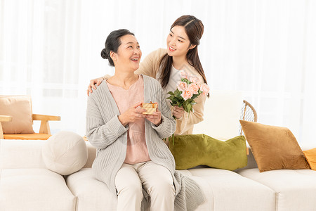 母女模特母亲节送花的母女背景