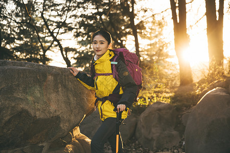 女生户外徒步登山形象人物高清图片素材