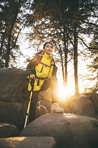 女生户外徒步登山形象户外装备高清图片素材