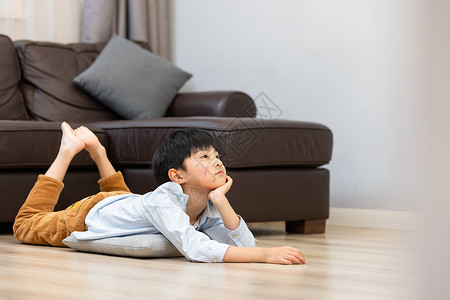 等待家长回家的小孩沮丧高清图片素材