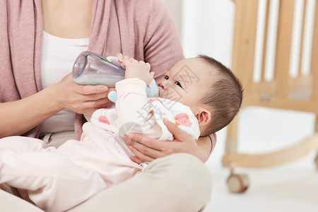 产后保养喝奶的婴儿小宝宝背景